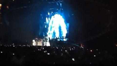 Beyoncé ... Regardez la monter sur scène avec Jay-Z en plein concert Beyoncé ... Regardez la monter sur scène avec Jay-Z en plein concert