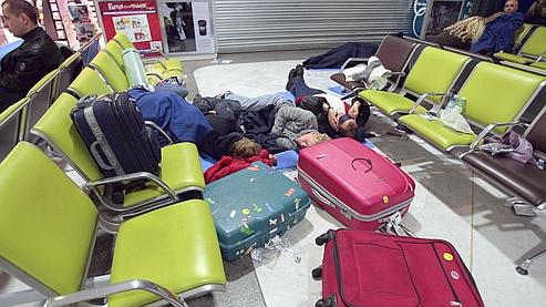 Roissy, bonet d'ane des aeroports: le syndrome du poinçonneurdes Lilas...