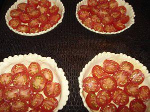 Les-tartelettes-au-chevre-et-tomates-cerise-2.jpg