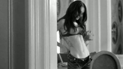 Megan Fox ... Sa pub sexy pour Armani en version complète