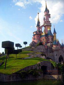 The_magic_castle_by_Aletsia