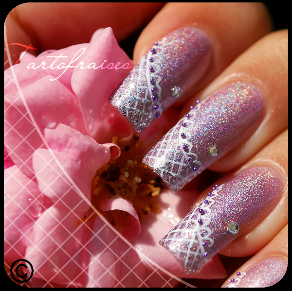 Résille Chic http://tartofraises.nailblogs.net/nailart/resille_abalico/resille_chic7.png