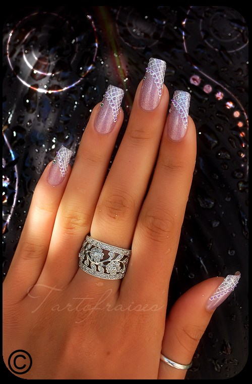 Résille Chic http://tartofraises.nailblogs.net/nailart/resille_abalico/resille_chic3.png