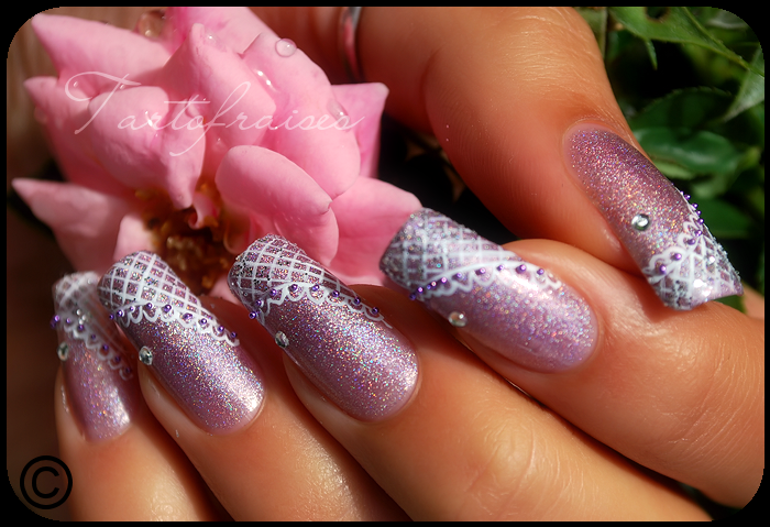 Résille Chic http://tartofraises.nailblogs.net/nailart/resille_abalico/resille_chic6.png