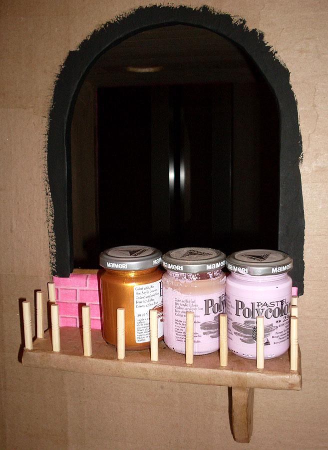 Maison de poupée (de 40cm) en carton: la salle-de-bain (1) Maison de poupée (de 40cm) en carton: la salle-de-bain (1)