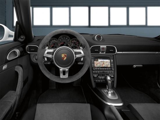 Image porsche 911 carrera gts 4 550x411   Porsche 911 Carrera GTS 2011