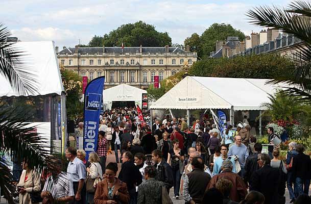 Le livre sur la place - Sabine y a fait un petit tour http://www.lelivresurlaplace.fr/wrapper/tente_carriere.jpg
