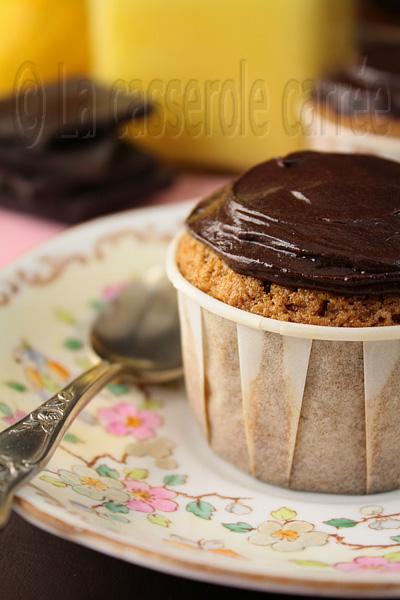 Cent-vingt et unième participation aux TWD - Petits muffins au café fourrés de lemon curd et glacés au chocolat noir