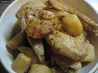 Mijoté d'ailes de poulet et de Taro à la japonaise (Tebasaki to sato imo no nimono) 手羽先と里いもの煮もの