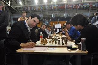 Echecs : le Russe Kramnik neutralise le tacticien yankee Hikaru Nakamura au 1er échiquier