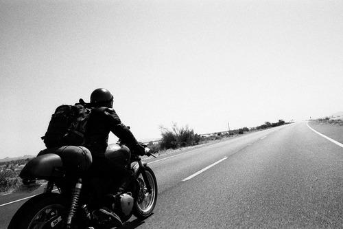 J’ai un colis. Doit pas être drôle la moto avec ce... J’ai un colis. Doit pas être drôle la moto avec ce...