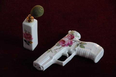 pistolet en porcelaine (5) Des pistolets en porcelaine