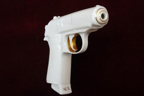 pistolet en porcelaine (4) Des pistolets en porcelaine