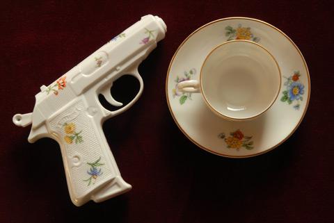pistolet en porcelaine (3) Des pistolets en porcelaine