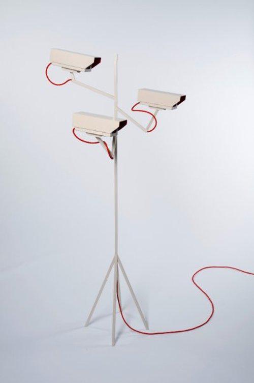 Luminaire surveillance 100 par Humans since 1982 Luminaire surveillance 100 par Humans since 1982