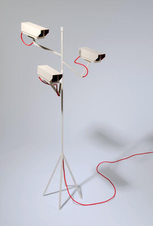 Luminaire surveillance 100 par Humans since 1982 Luminaire surveillance 100 par Humans since 1982