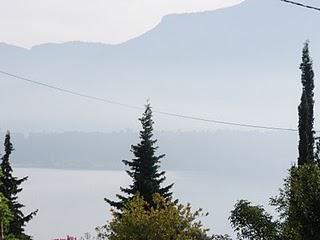 AU BORD DU LAC.... AU BORD DU LAC....