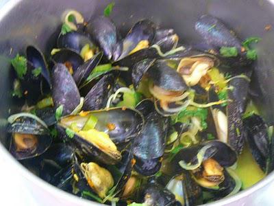 Moules marinières à l'indienne - Indian style mussels marinières Moules marinières à l'indienne - Indian style mussels marinières