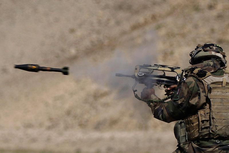 Ce soldat français, membre du 1er régiment d'infanterie de marine, s’entraîne à une séance de tir sur une base militaire de la province de Surobi, en Afghanistan, le 24 septembre. 