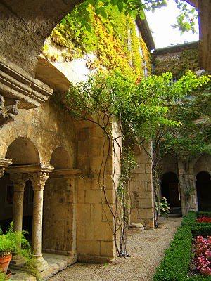 J'ai aimé ....regarder la nuit tomber sur Gordes .... J'ai aimé ....regarder la nuit tomber sur Gordes ....