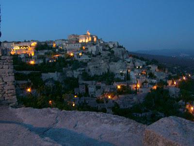 J'ai aimé ....regarder la nuit tomber sur Gordes .... J'ai aimé ....regarder la nuit tomber sur Gordes ....