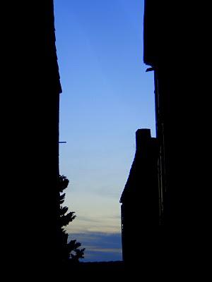 J'ai aimé ....regarder la nuit tomber sur Gordes .... J'ai aimé ....regarder la nuit tomber sur Gordes ....