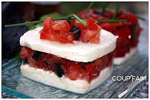 Tartare de tomates sur lit de mozzarella ou en mille-feuilles ... tartare de tomates 003