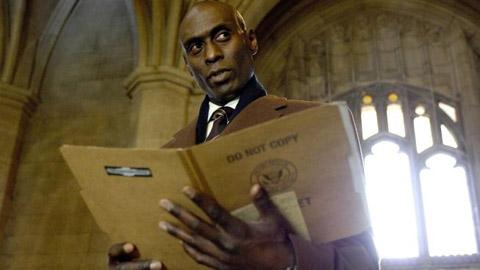Fringe saison 3 ... L'agent Broyles satisfait du scénario qui fait polémique Fringe saison 3 ... L'agent Broyles satisfait du scénario qui fait polémique