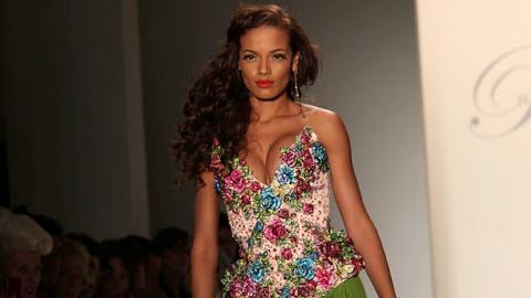 Kanye West ... Tombé sous le charme dun ange de Victorias Secret Kanye West ... Tombé sous le charme dun ange de Victorias Secret