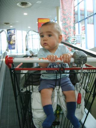 Luca en juin - côté supermarché Image hébergée par servimg.com