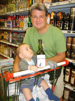Luca en juin - côté supermarché Image hébergée par servimg.com