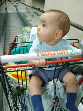 Luca en juin - côté supermarché Image hébergée par servimg.com