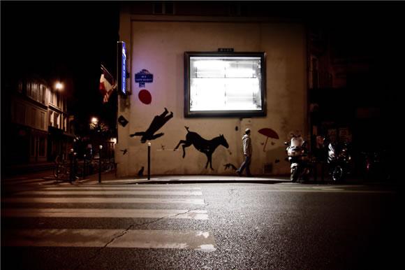 Mise en scène de la nuit parisienne - photographie urbaine Watching Big Brother - photographie urbaine