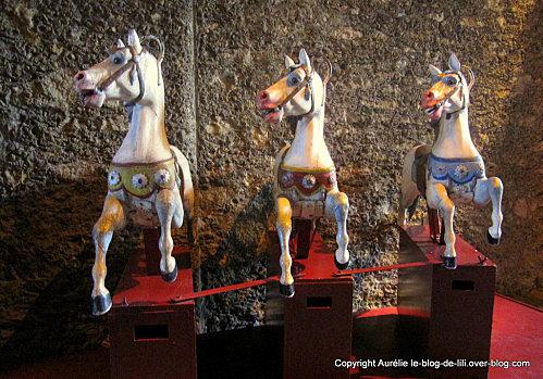 1-arts-forains-chevaux-bois.JPG