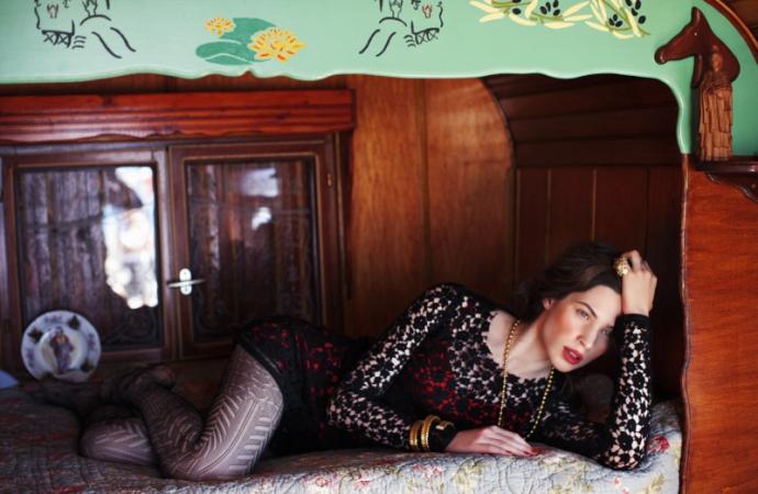 Eleganza Gipsy avec Jovita Miseviciute par Zoltan Tombor pour Grazia