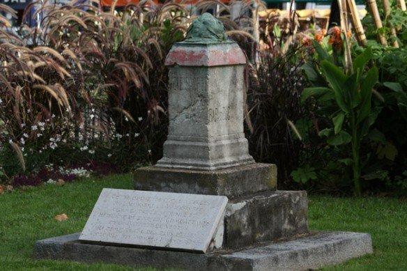 Réplique d'une borne de la Voie Sacrée à Lyon Réplique d'une borne de la Voie Sacrée à Lyon
