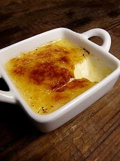 Crème brulée sans cuisson au four aromatisée à la bergamote