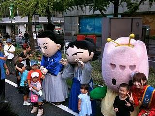 Le quartier de Shinsaibashi : journée piétonne (Midosuji Kappo) Le quartier de Shinsaibashi : journée piétonne (Midosuji Kappo)