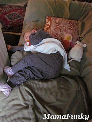 Le sommeil de ma puce c'est sacré ! salome-canape.JPG