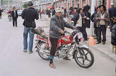 Gansu-Qinghai Flash n°2 - Le guide, c'est celui qui n'a pas d'appareil photo