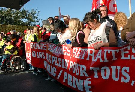 RETRAITES : AVEC LES JEUNES, DANS L’AISNE, LA MOBILISATION S’AMPLIFIE. RETRAITES_MANIF_12_octobre_2010_banderole_lyc_ens