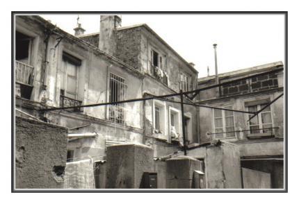 Un squat, rue des Haies.