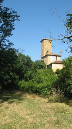 La tour carrée de Seïssan… 27722941_p