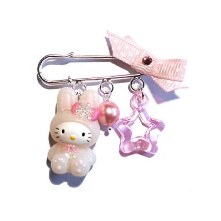 Idée cadeau de noel n°113 : une broche fantaisie Hello Kitty
