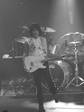 Jeff Beck et Root à l'Ancienne Belgique, Bruxelles, le 12 octobre 2010 l_3154dec99ffa4a218547fea8c23e328b.jpg