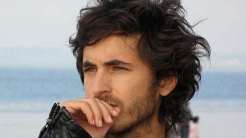 Mickael Miro nous offre le clip L'horloge tourne Mickael Miro nous offre le clip L'horloge tourne