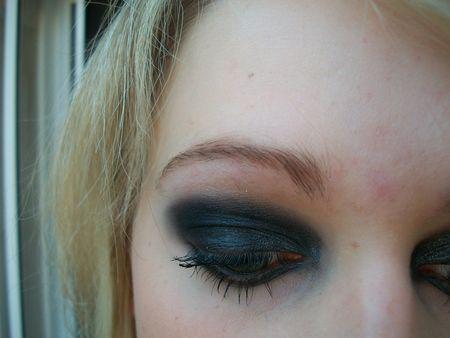RE Barracuda & Black Dog Black palette make_up_029