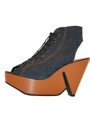 Inaugurons une nouvelles rubrique : Chaussures ! Sans-titre-17-121413 L