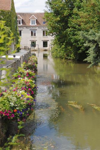 article-vieux-moulin-facade article-vieux-moulin-facade