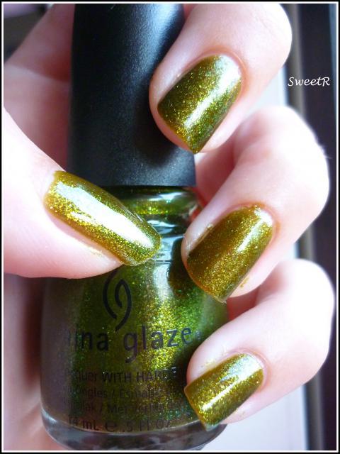 China Glaze - Zombie Zest http://img7.hostingpics.net/pics/763691China_Glaze___Zombie_Zest_03.jpg